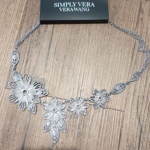 NWT Simply Vera Vera Wang flowers necklace